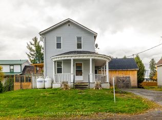 10528 Van Allen St, North Dundas, ON K0E 1S0