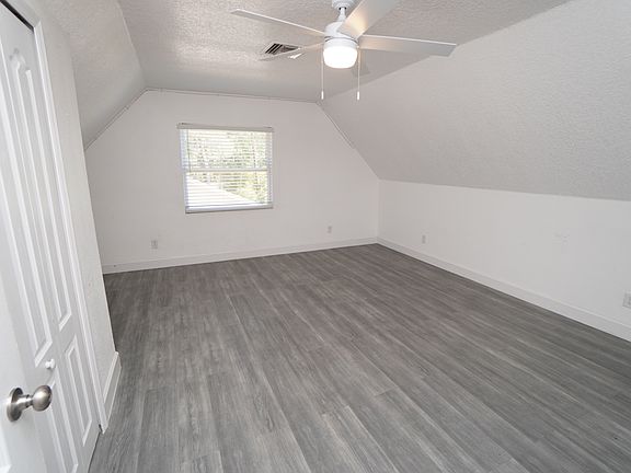 5th image of 546 NE 43rd Ct