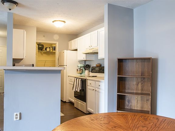 4th image of 2292 Medlock Ln APT 102