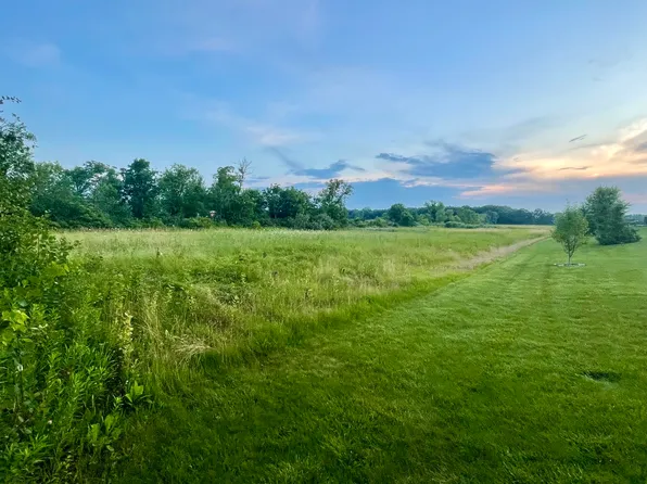 10105 N Clark Rd, Spring Grove, IL 60081