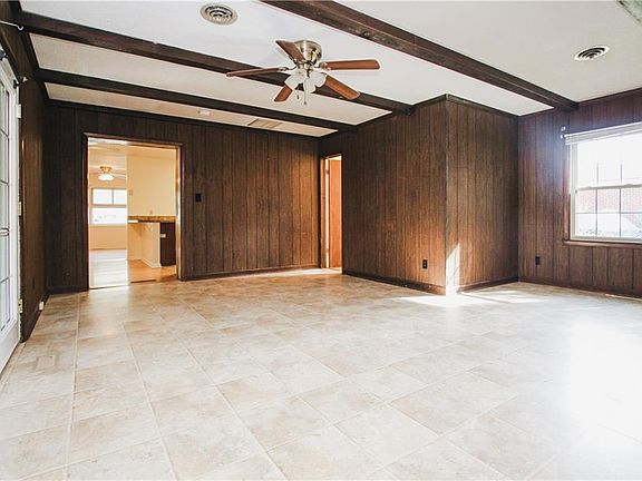 3rd image of 207 Nicewood Dr