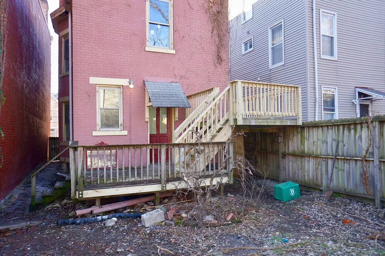 6 bed, 3000 sqft, $3,840 — Photo 3