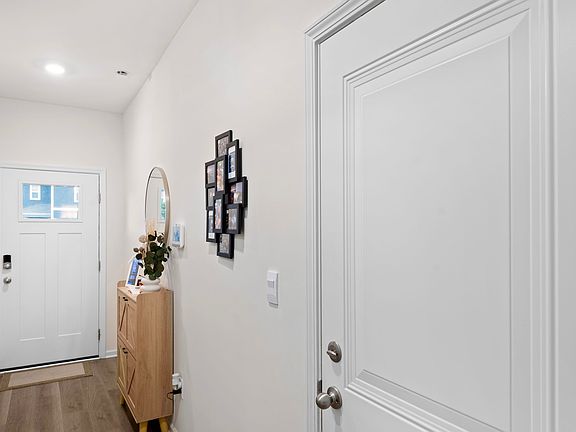 2nd image of 2921 Acadia Cir