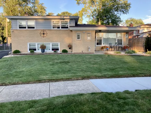 95 Terry Ct, Chicago Heights, IL 60411