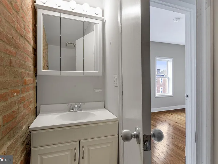 1302 N 19th St #2 — Photo 30