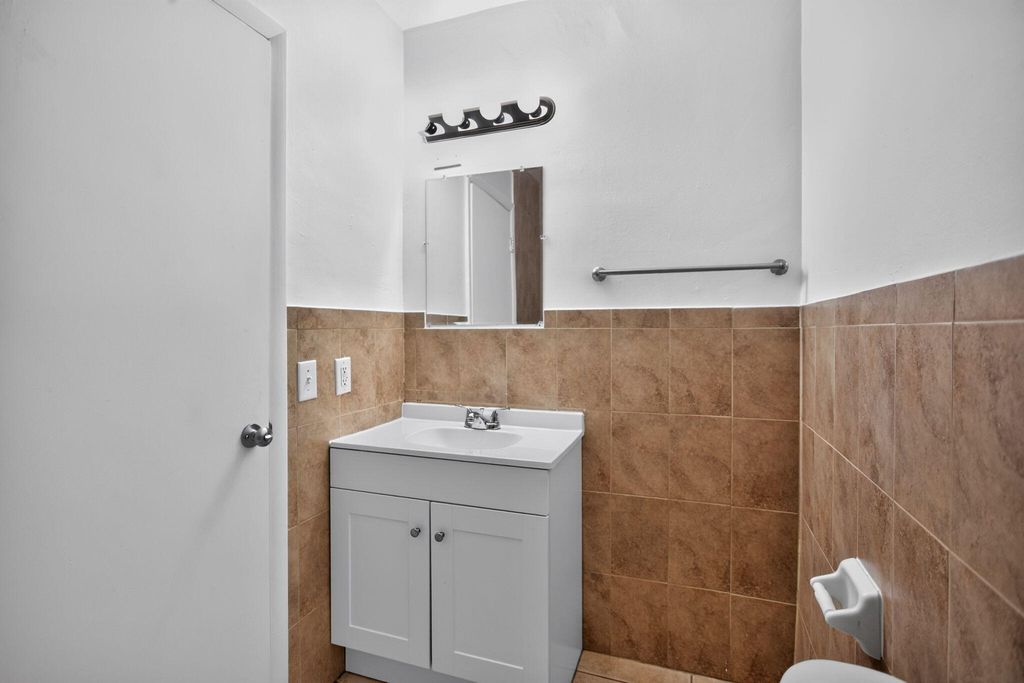 909 Pine Dr APT 9, photo 5