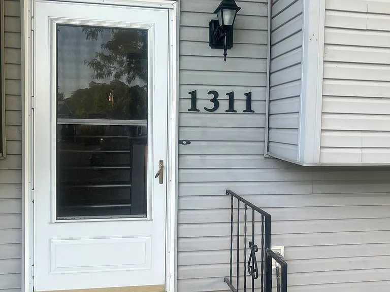 1311 Edwina Pl — Photo 4
