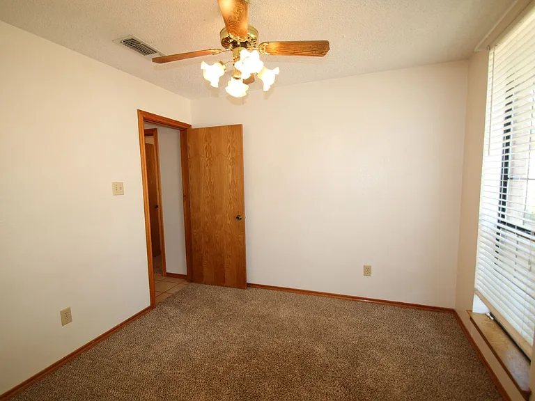 420 Birchwood Ln — Photo 18