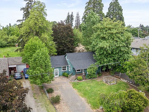 2nd image of 1189 NE Turner Dr