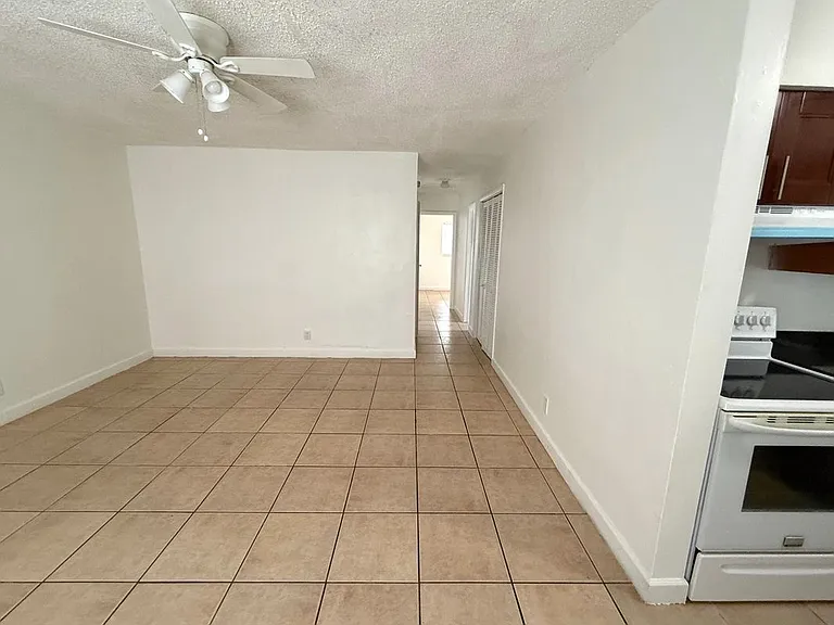 5224 NW 16th St #3 — Photo 5