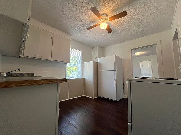 621 W Jones Ave #B — Photo 10