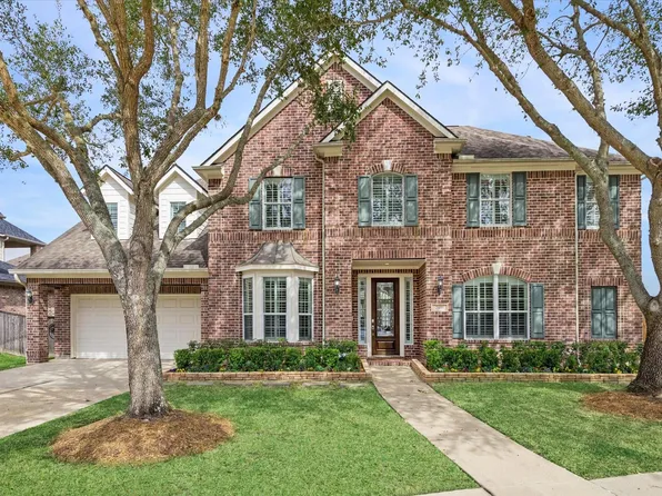 7935 Woodcrest Ct, Sugar Land, TX 77479