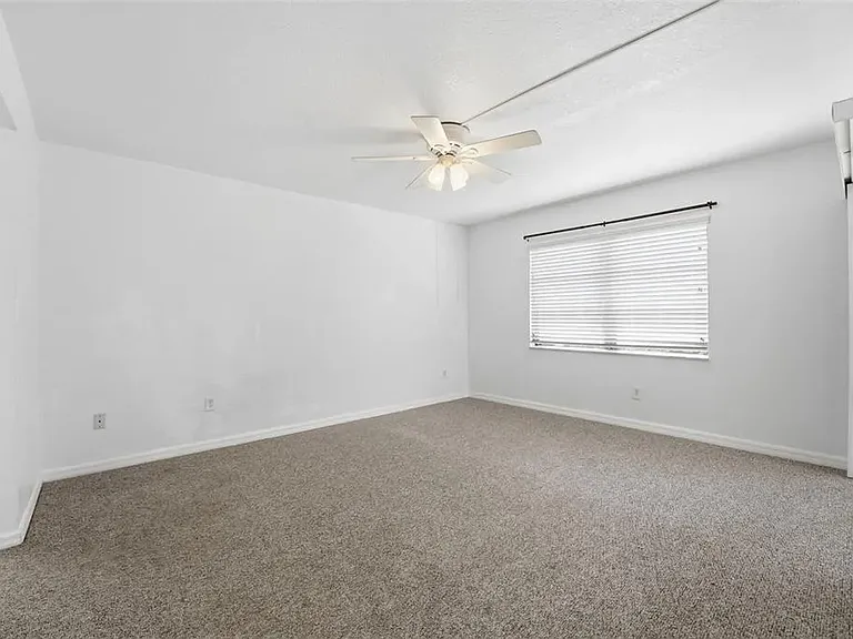 175 Kings Hwy #328 — Photo 5