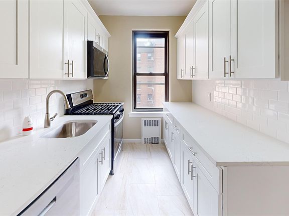 4th image of 112-30 Northern Boulevard #4B