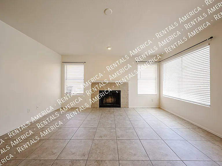 2361 W Myrtle Dr — Photo 7