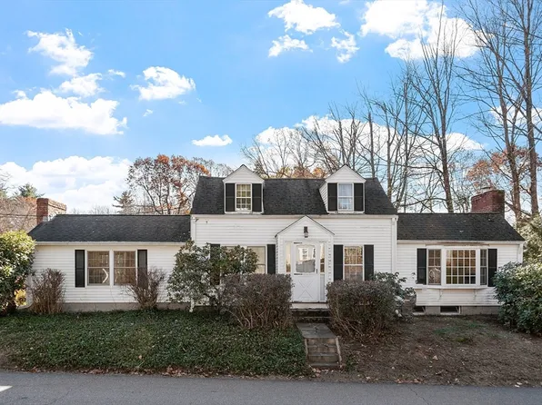 64 Chestnut St, Lunenburg, MA 01462