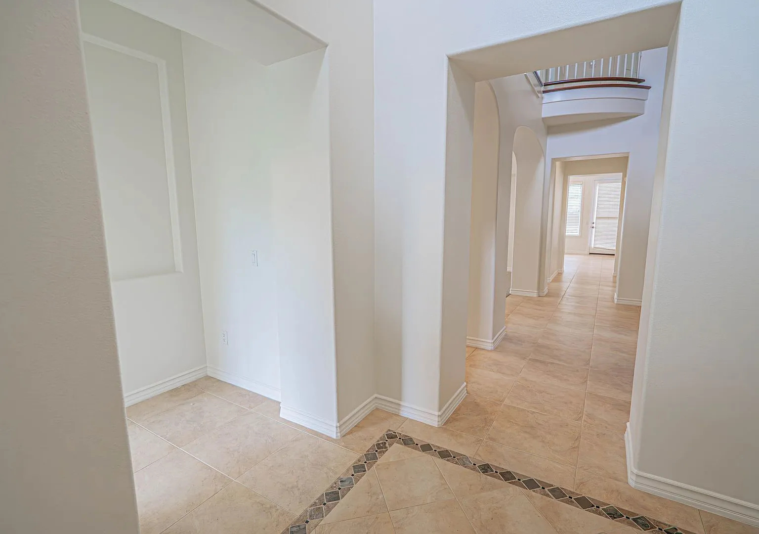 Westridge 4 Bedroom Home for Rent. — Photo 2
