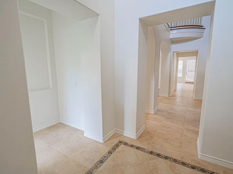 26149 W Shadow Rock Ln — Photo 2