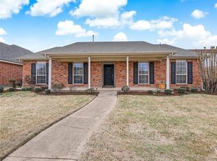 1823 Clear Creek Ln, Carrollton, TX 75007