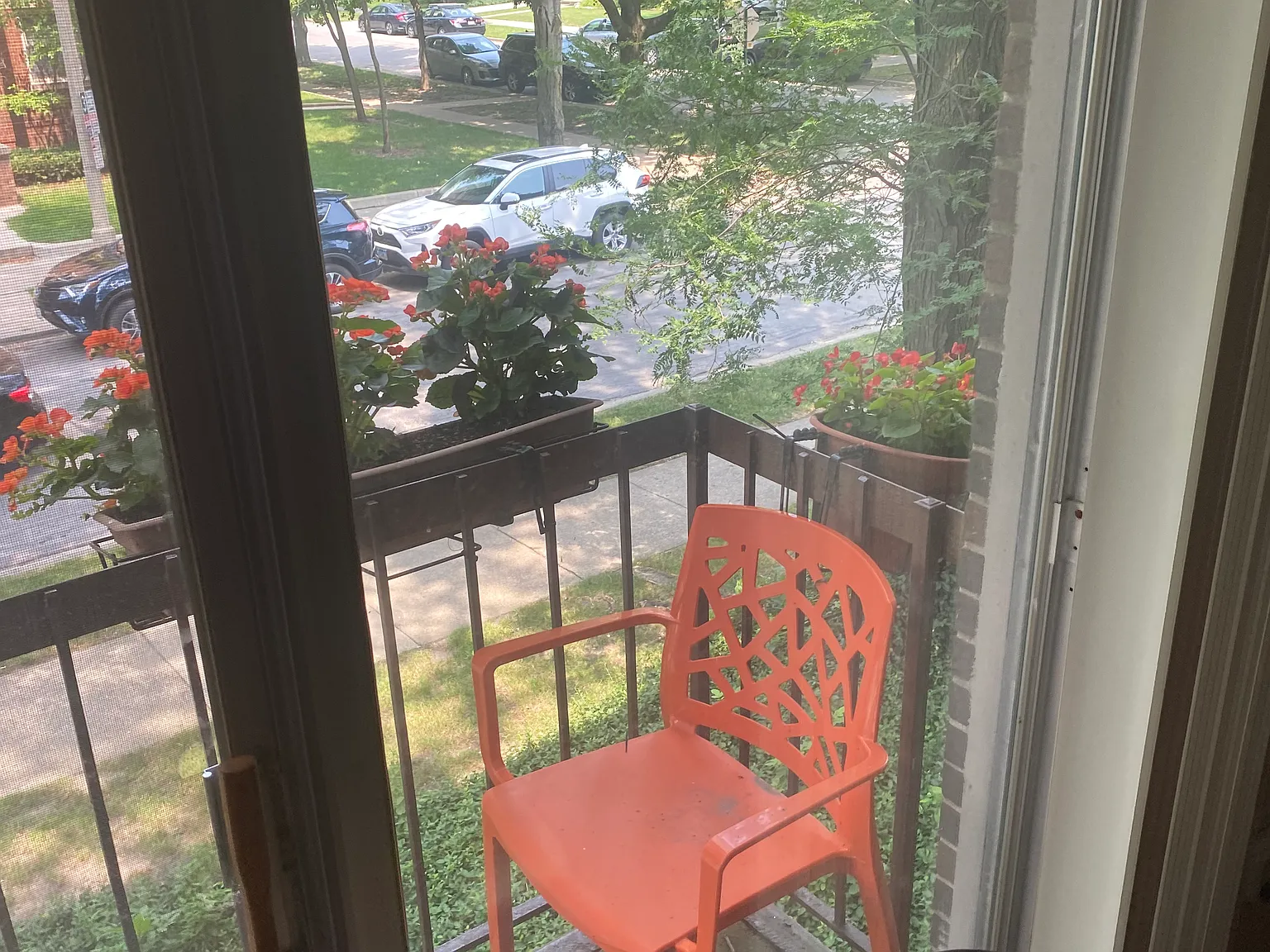 943 Pleasant St — Photo 3