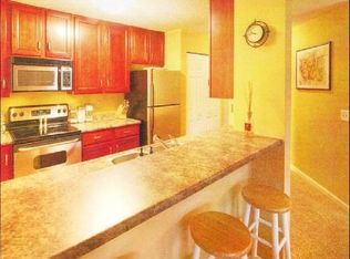 6048 Chasewood Pkwy APT 3, Minnetonka, MN 55343