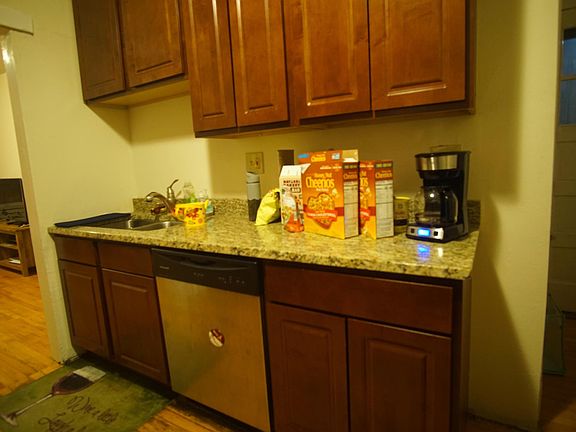 3rd image of 2557 W Eastwood Ave APT 2