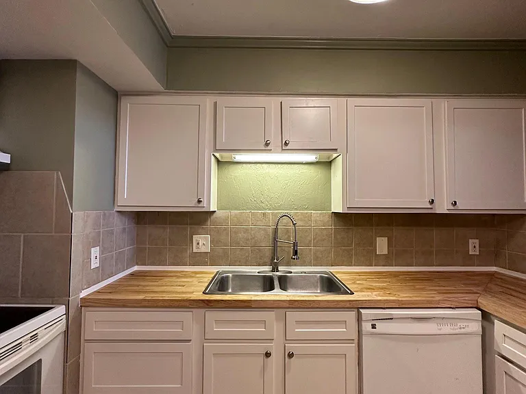 6000 N Brookline Ave #53 — Photo 8