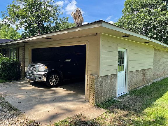 3rd image of 3340 Hiawatha Dr