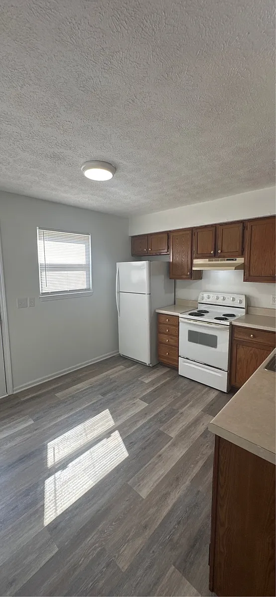 Building Photo - 204 Highway 52 W #C