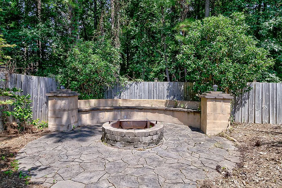 4 bed, 2.5 bath, 2821 sqft, $3,200 — Photo 3
