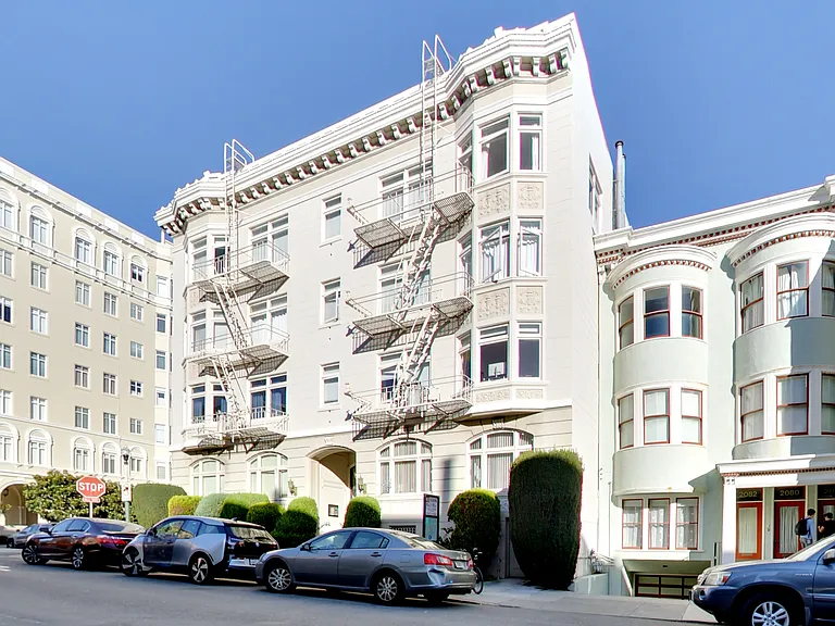 2090 Green Street (003r) — Photo 35