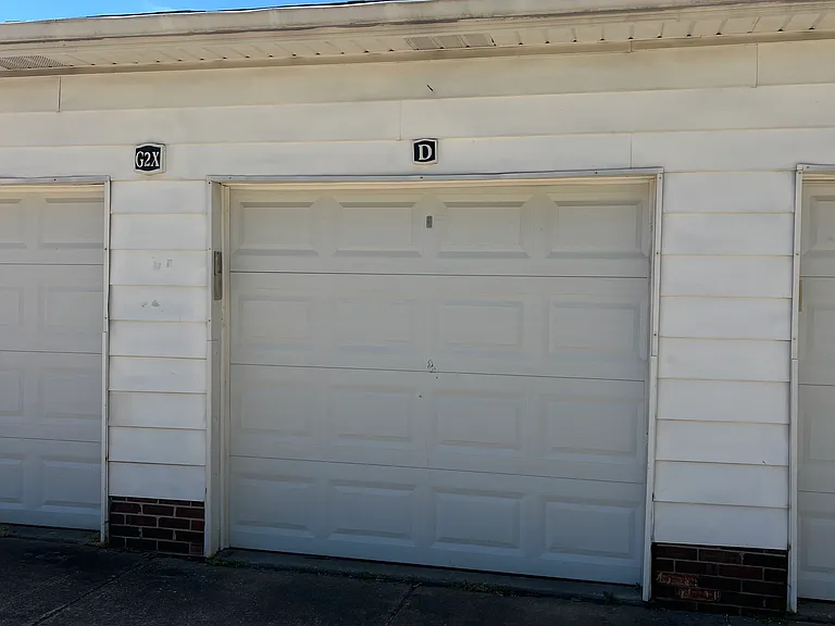 2040 Higby Dr — Photo 24