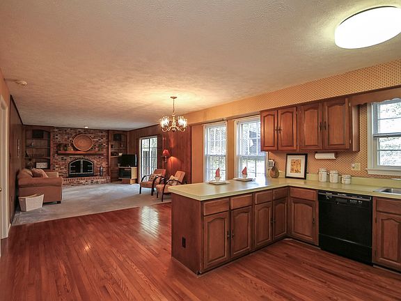 5th image of 15904 Marlington Dr