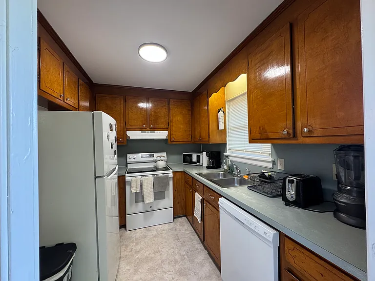 200 Parthenia Dr — Photo 7