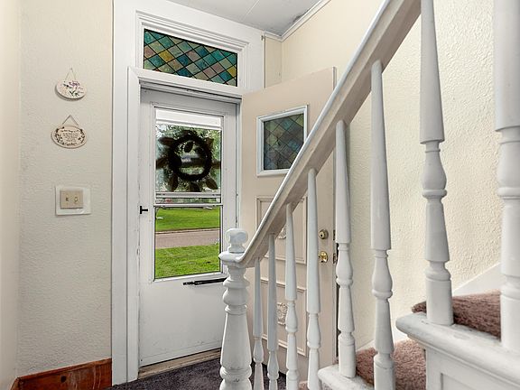 4th image of 712 S Main St