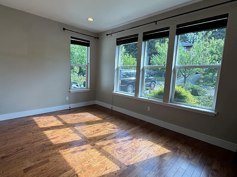 285 Browne St — Photo 9