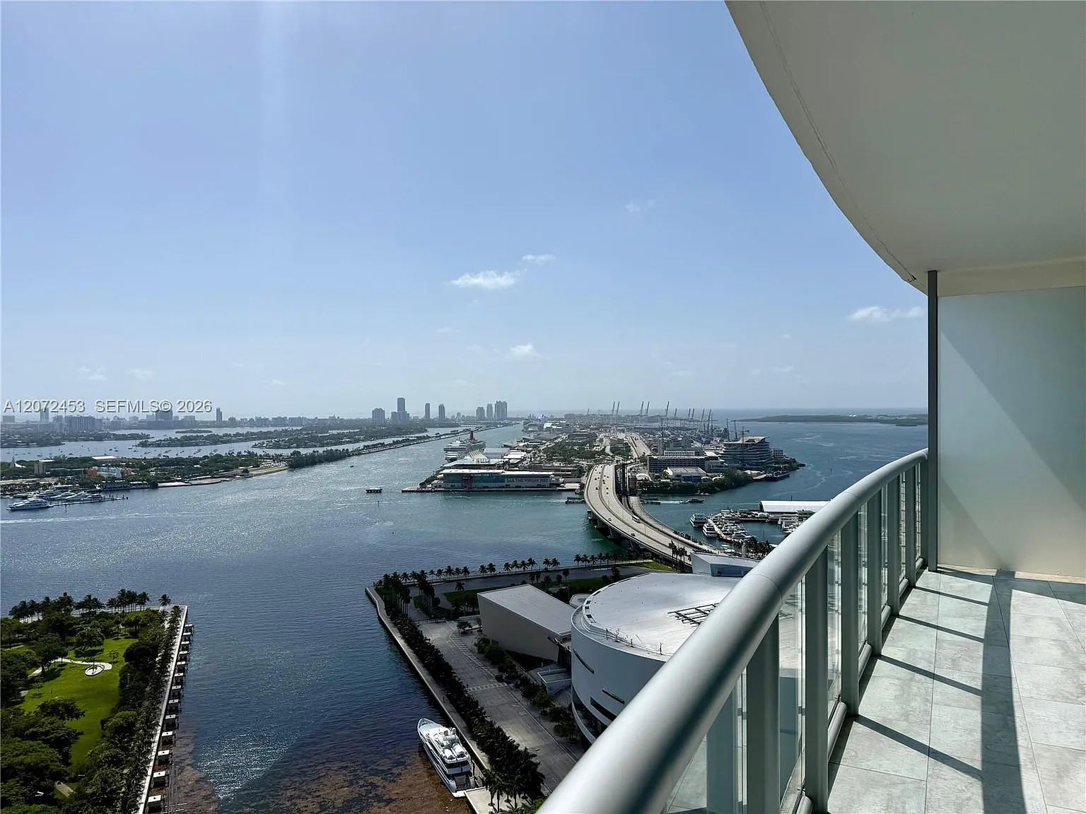 Marinablue Condo — Photo 4