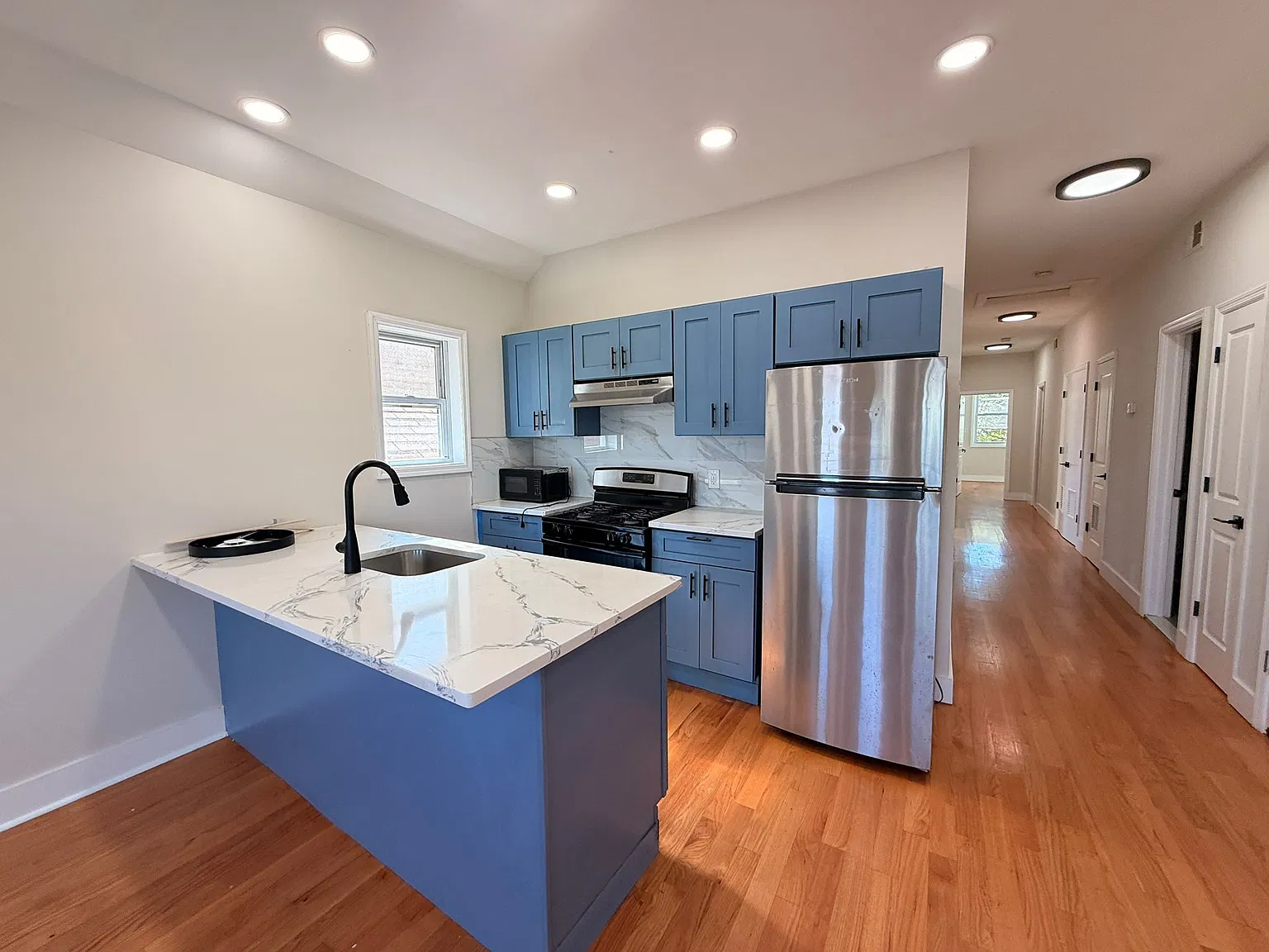 4 bed, 1400 sqft, $4,900 — Photo 2