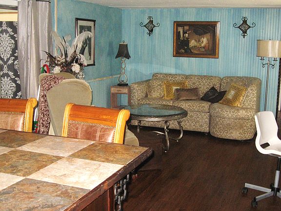 Livingroom includes Furnitur