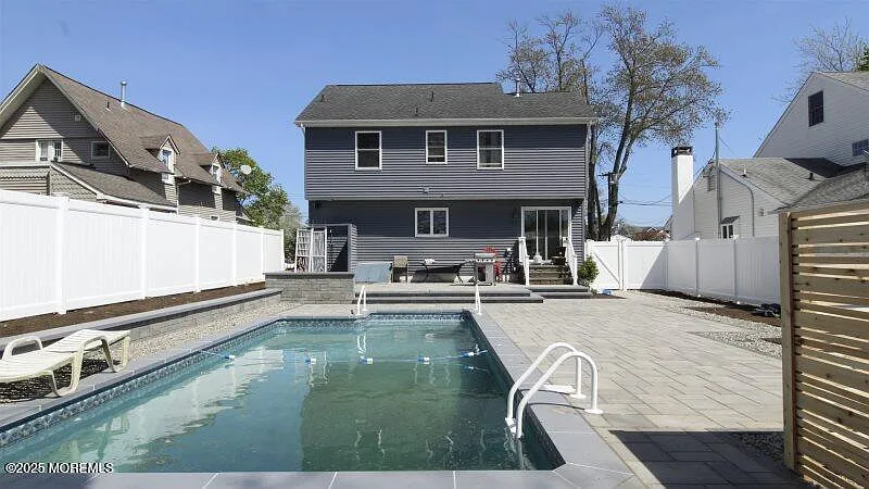 3 bed, 2.5 bath, 1964 sqft, $2,500 — Photo 2