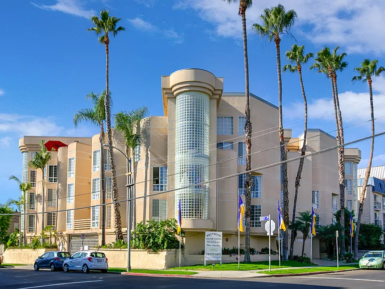 Westwood Kelton Towers — Photo 5