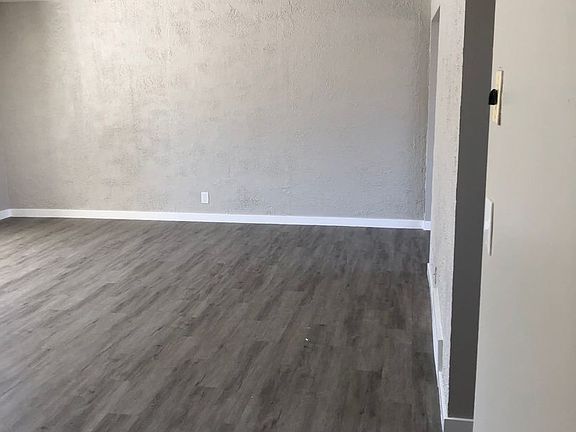 4th image of 3516 W Ottawa Dr
