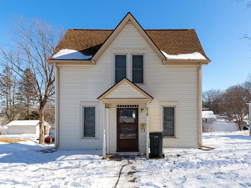 1st image of 916 College St