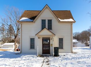 916 College St, Cedar Falls, IA 50613