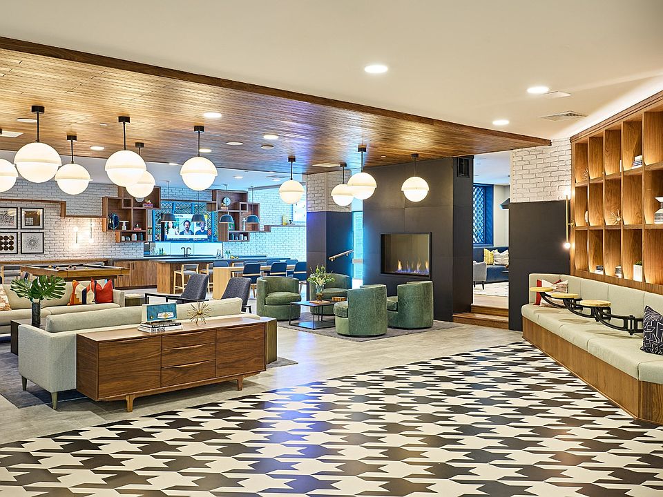 Multiple Social Lounges
