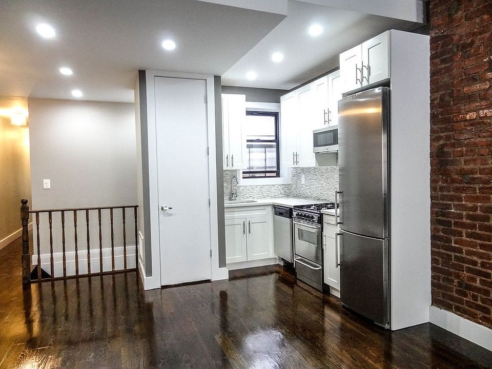 1st image of 205 Saint James Pl #2M