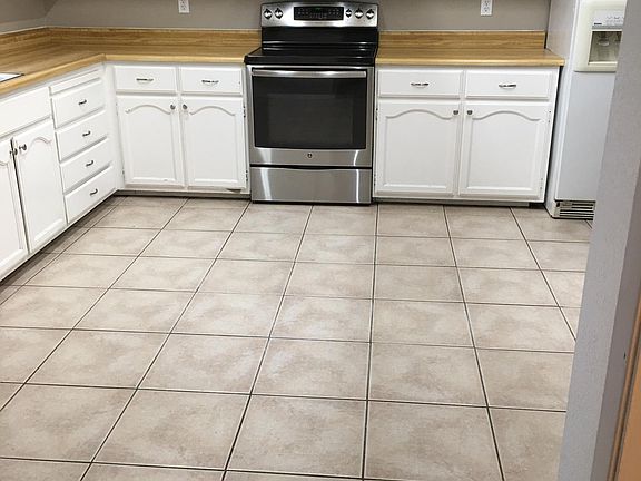 2nd image of 2563 Lagoon Ln