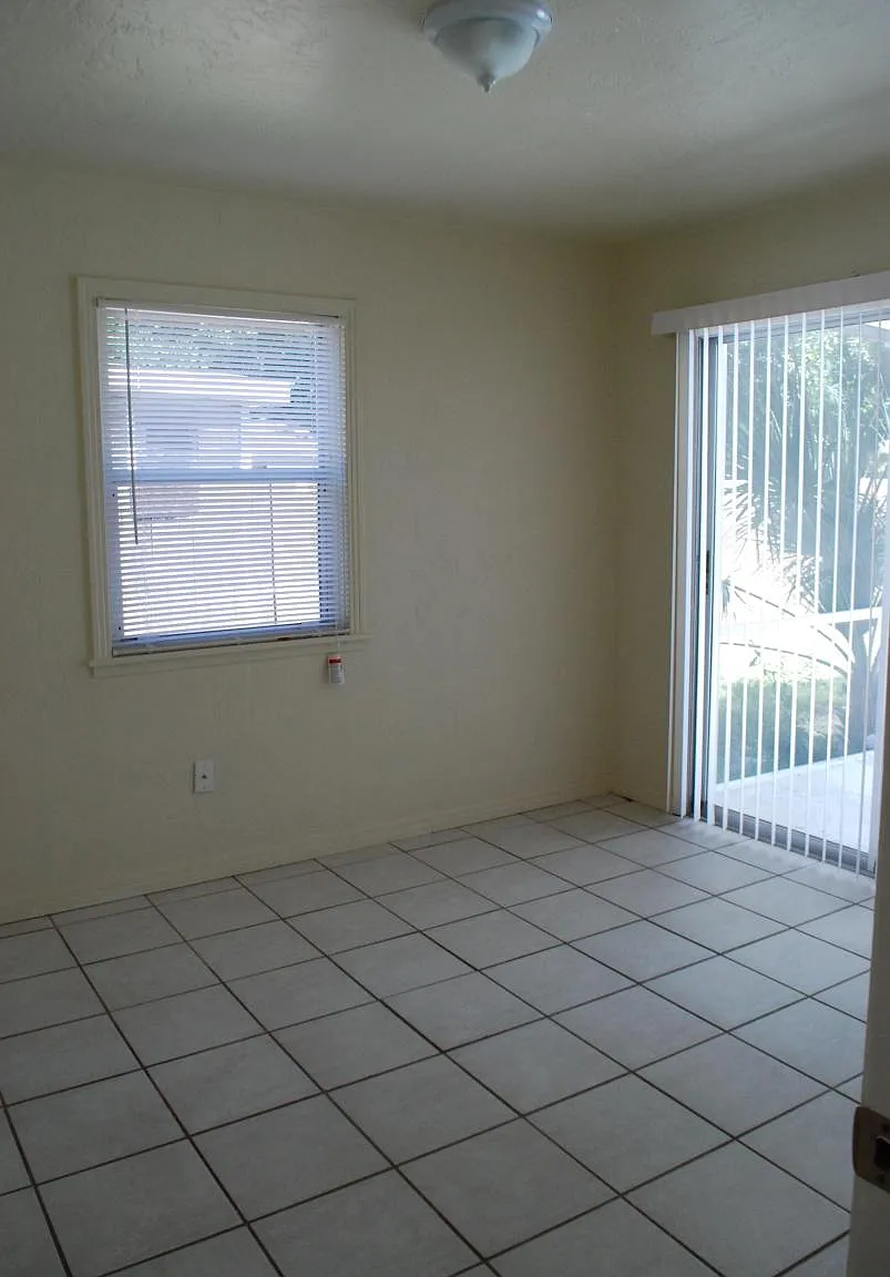 3 bed, 1072 sqft, $2,350 — Photo 3