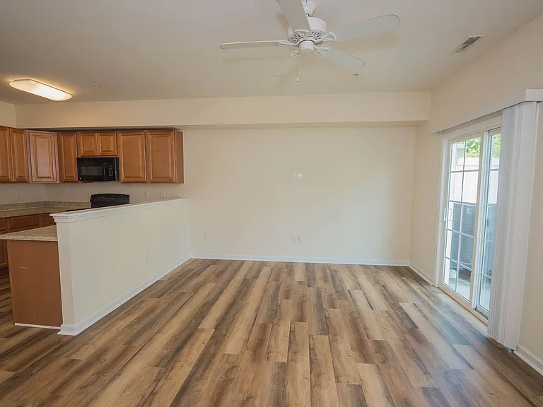 403 Parkview Ct — Photo 31