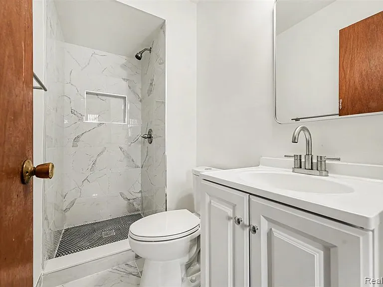35656 Saxony Dr — Photo 18